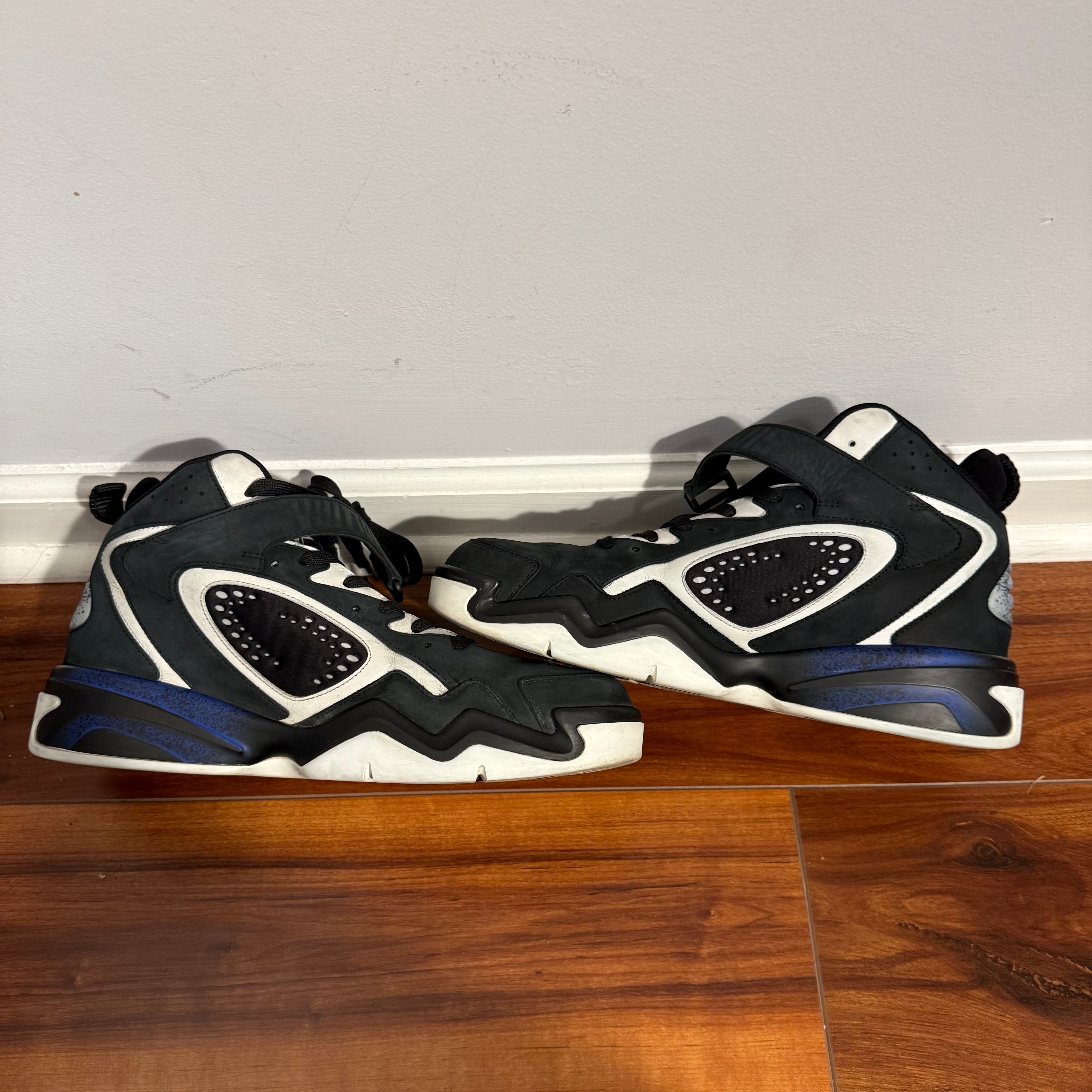 Louis Vuitton Black and Blue Trainer 2 Size 10.5 (9LV)