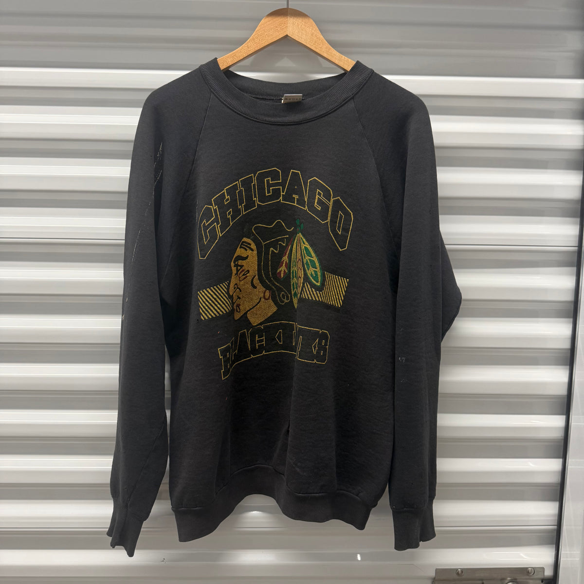 Vintage Thrashed Blackhawks Crewneck Size XL