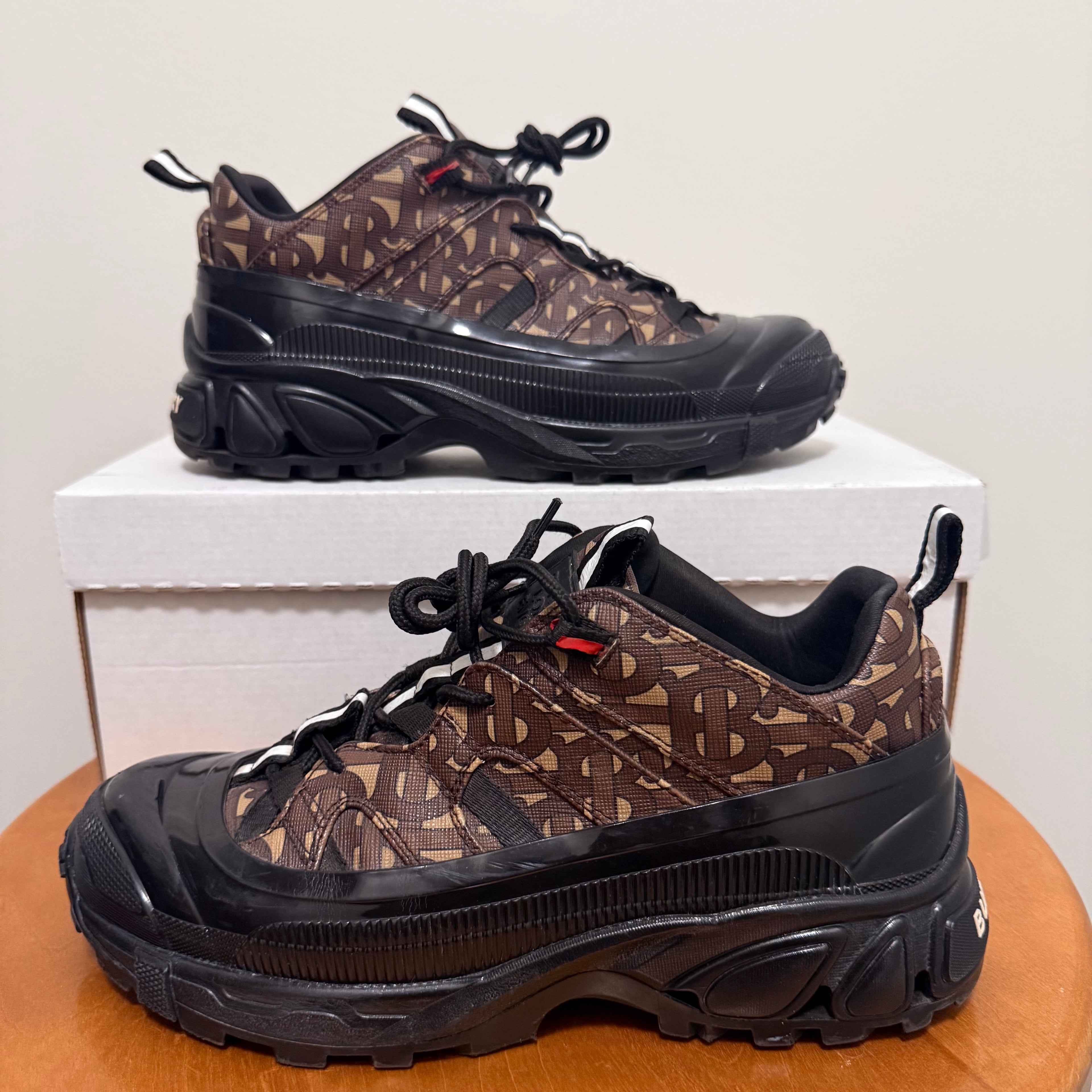 Burberry Arthur Mens Brown Leather Sneaker Size 7