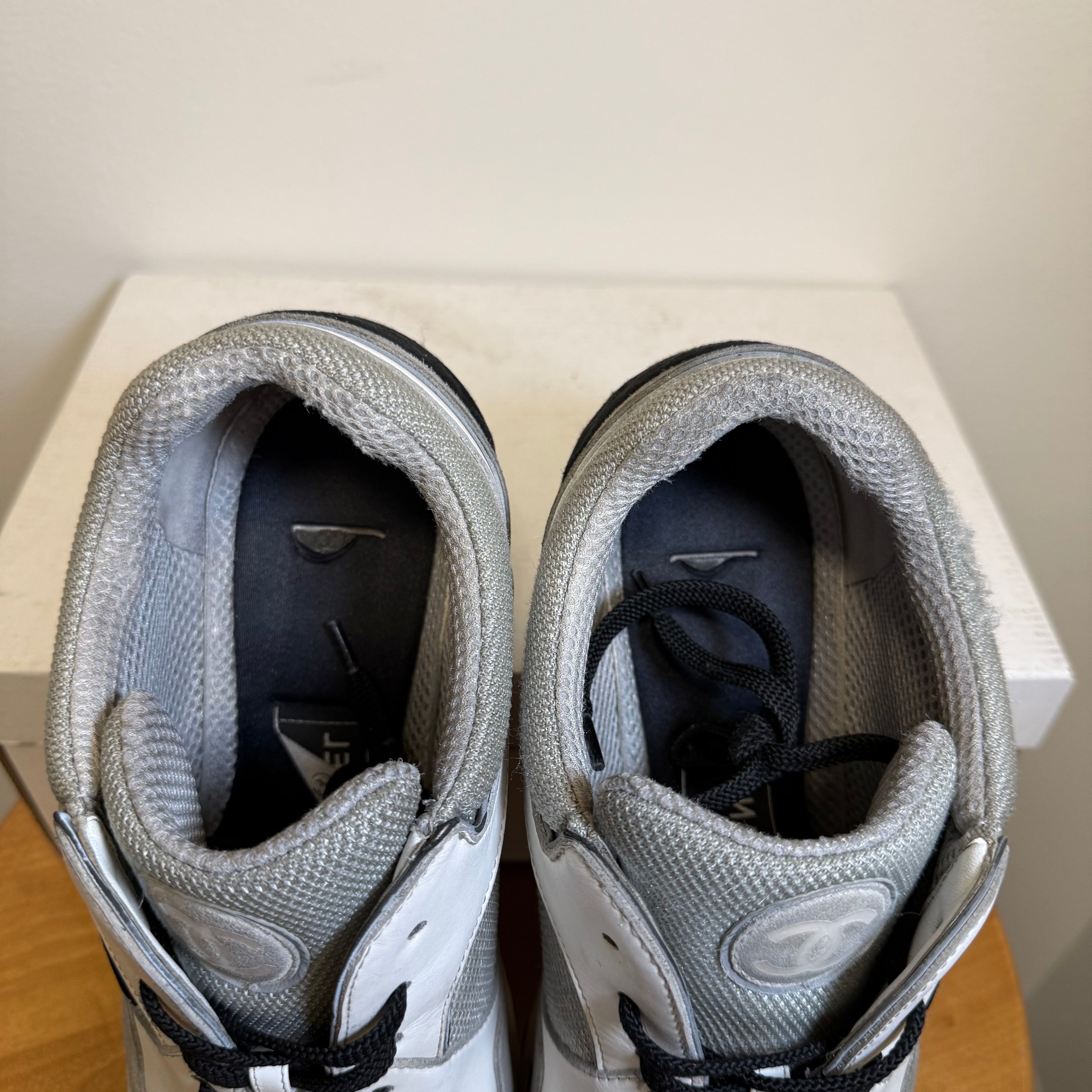Chanel CC Logo Trainer White Light Grey Black Size 12 (45)