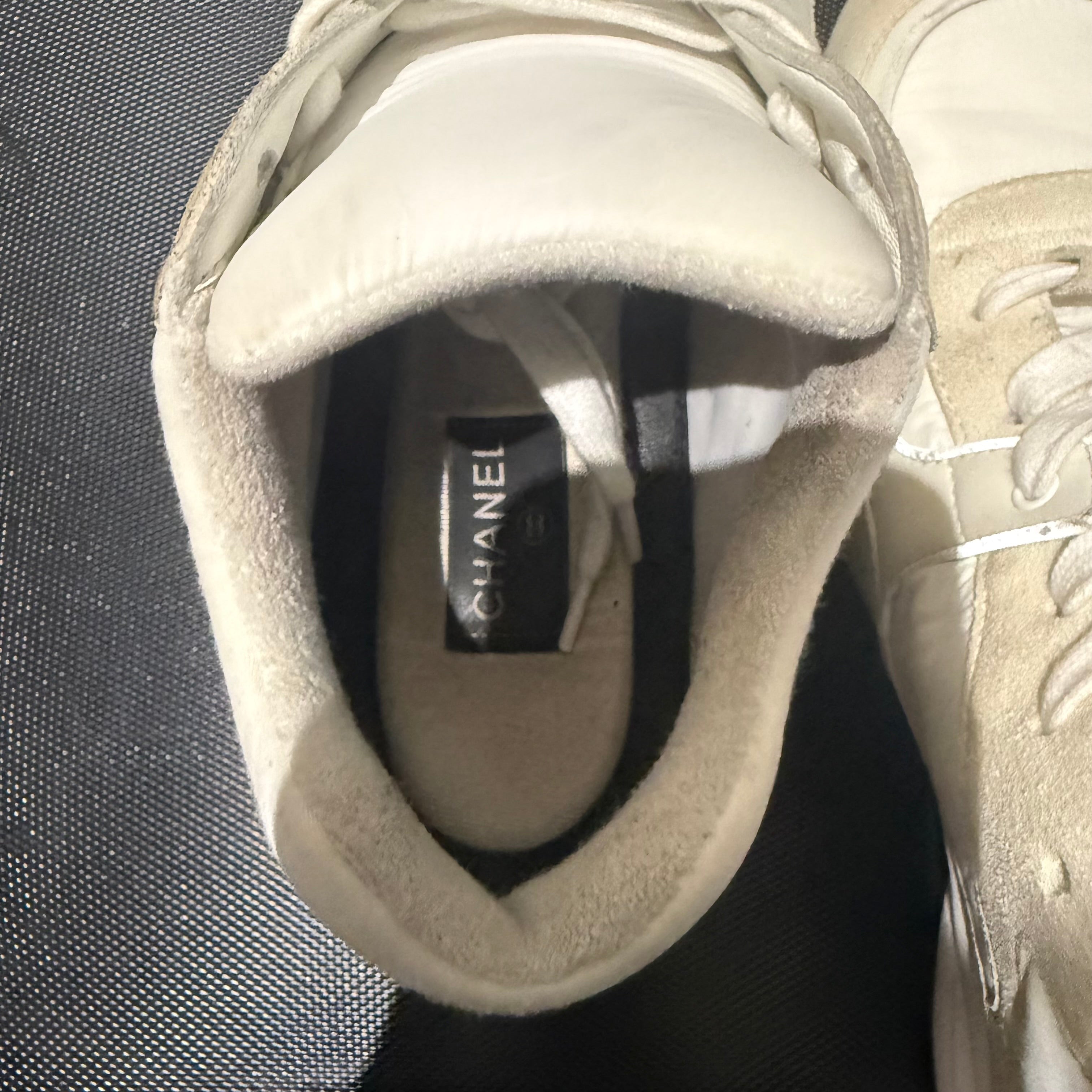 Chanel CC Logo Sneaker Cream White Size 11 (44 EU)