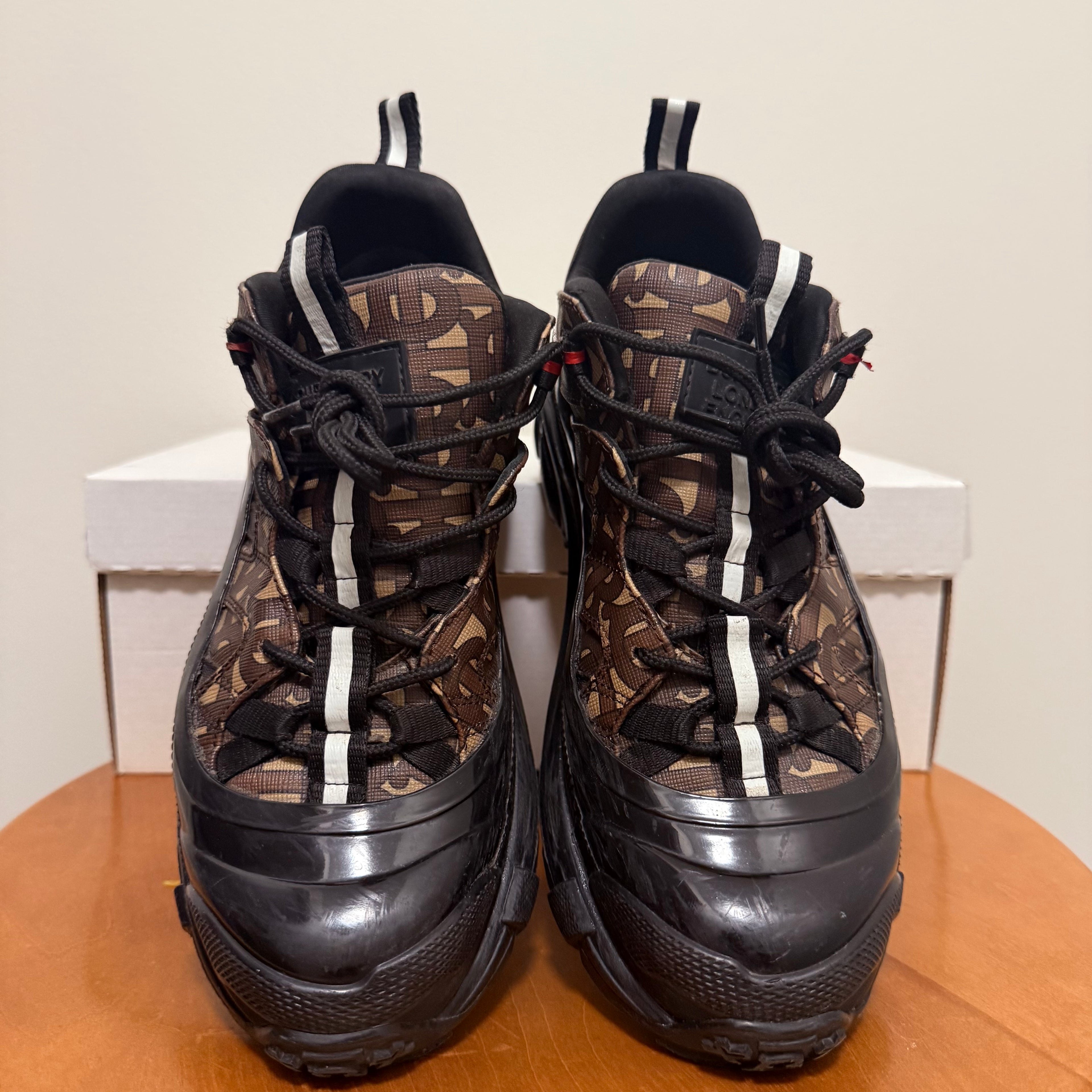 Burberry Arthur Mens Brown Leather Sneaker Size 7