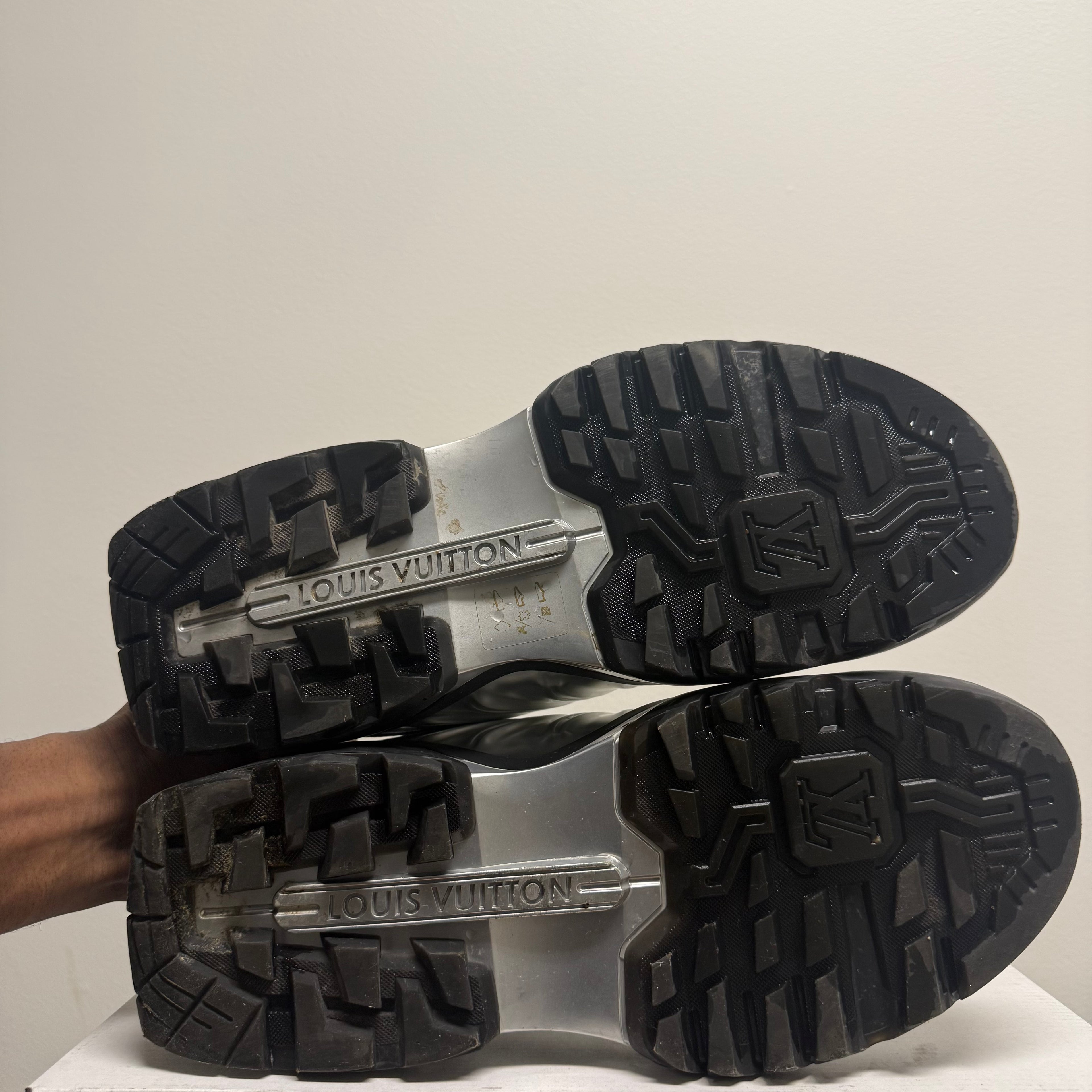Louis Vuitton Millenium Silver Black Trainer Sz 10 (8.5 US)