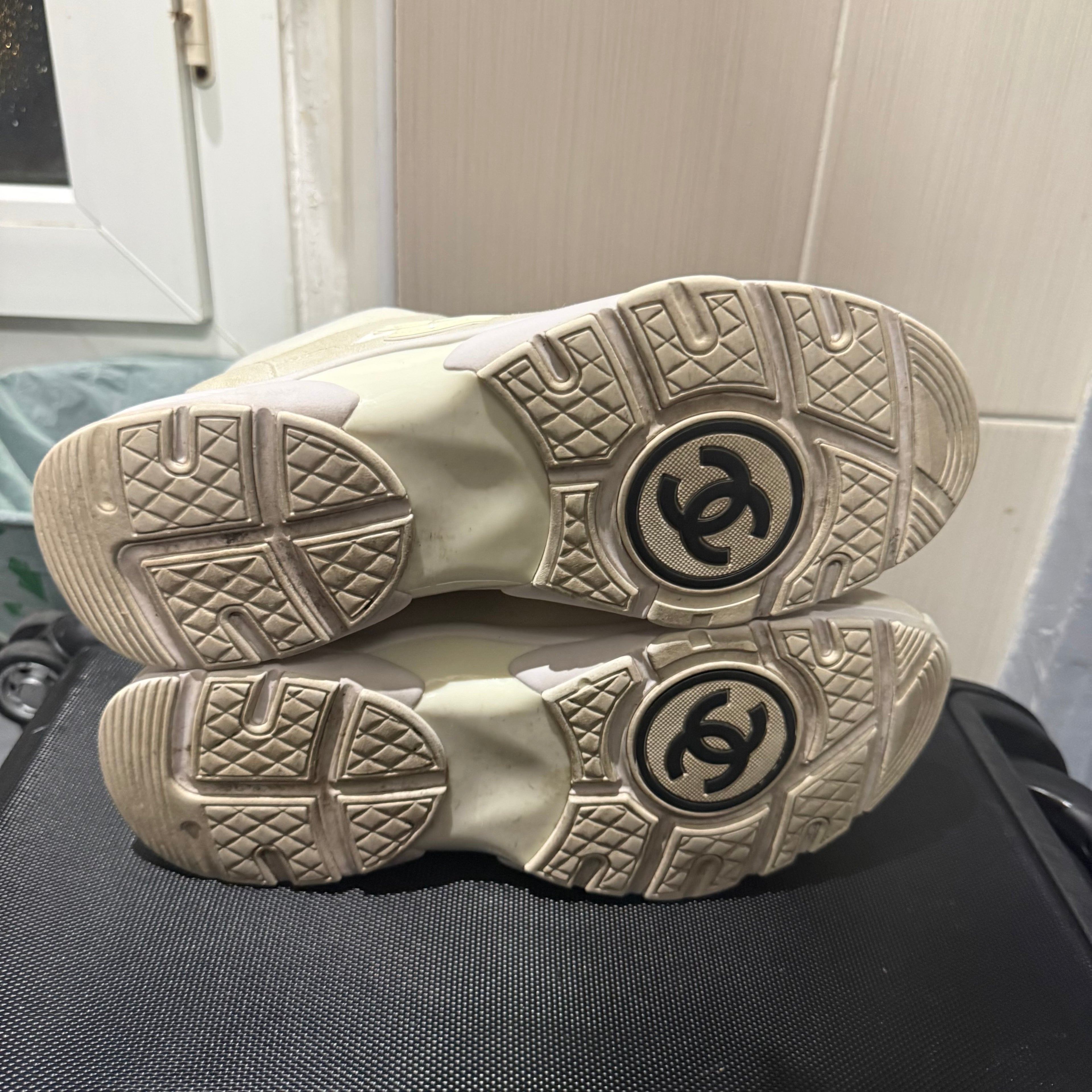 Chanel CC Logo Sneaker Cream White Size 11 (44 EU)