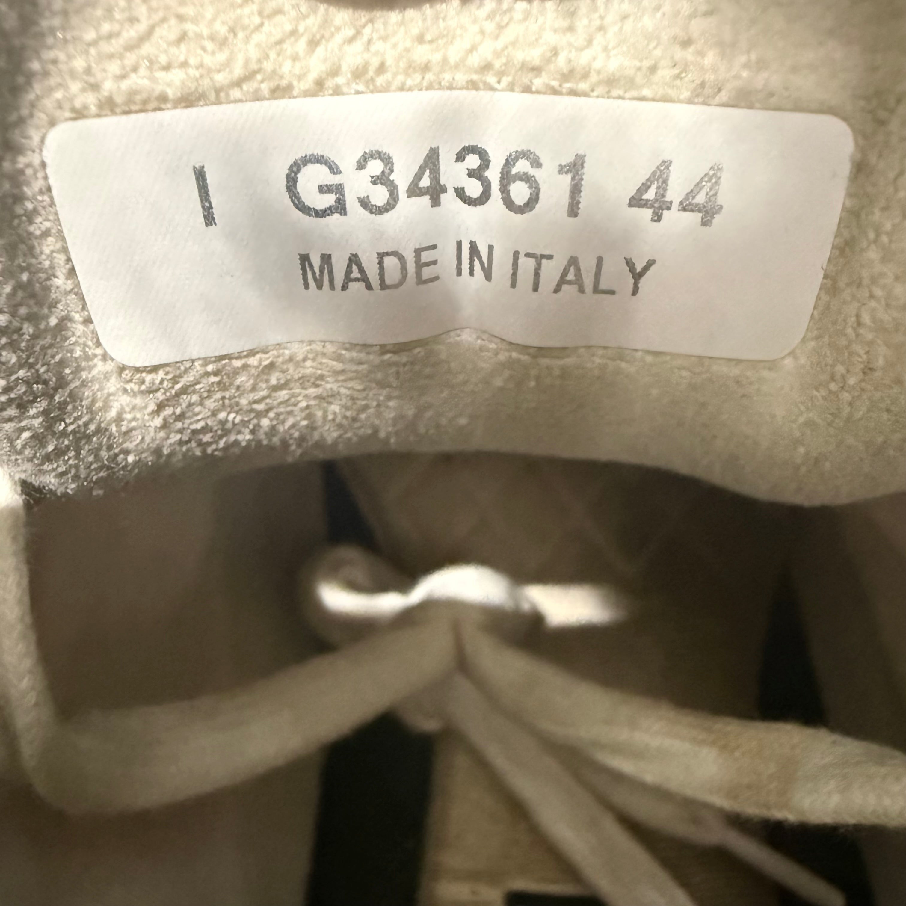 Chanel CC Logo Sneaker Cream White Size 11 (44 EU)