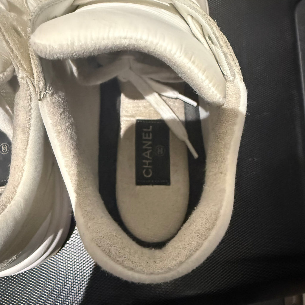 Chanel CC Logo Sneaker Cream White Size 11 (44 EU)