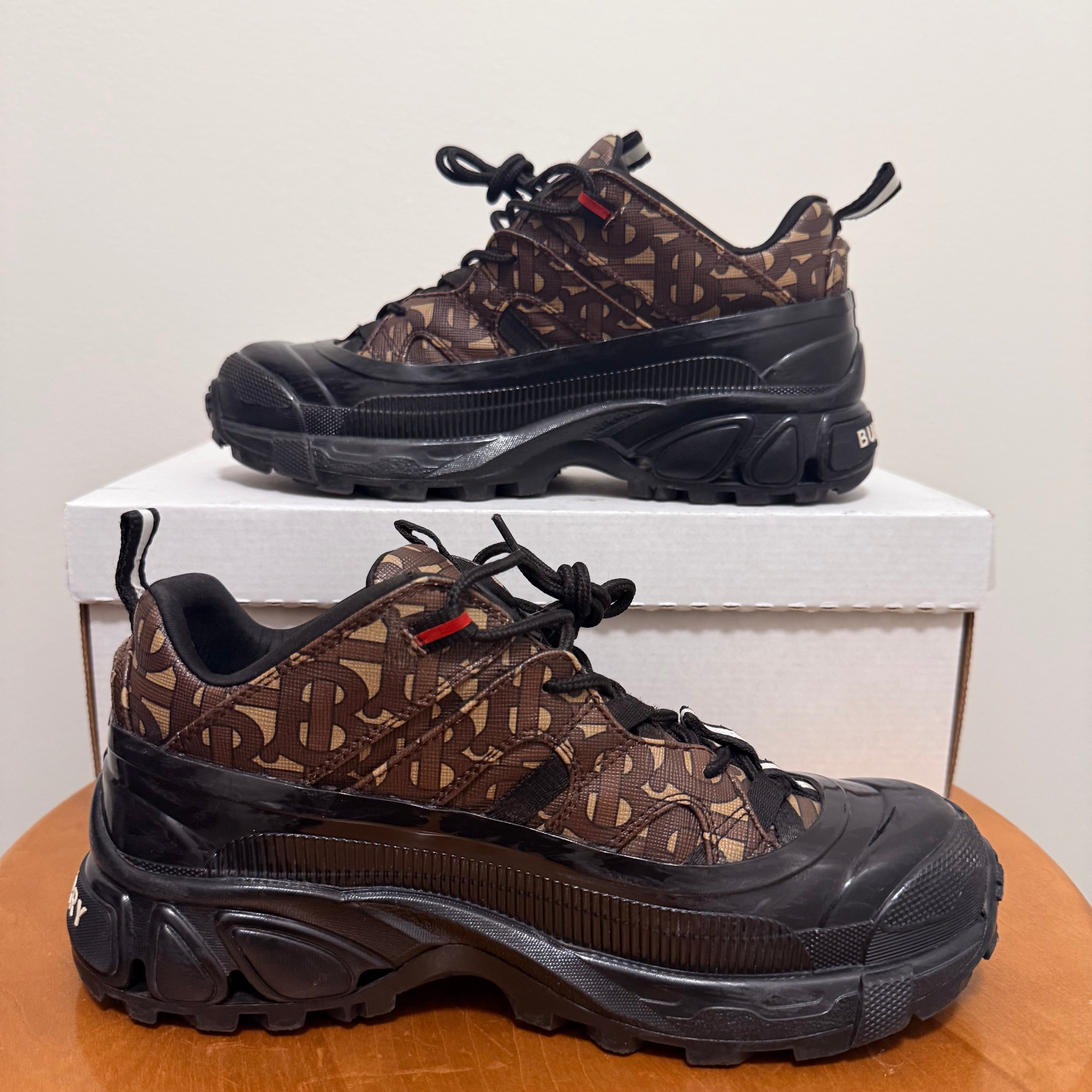 Burberry Arthur Mens Brown Leather Sneaker Size 7