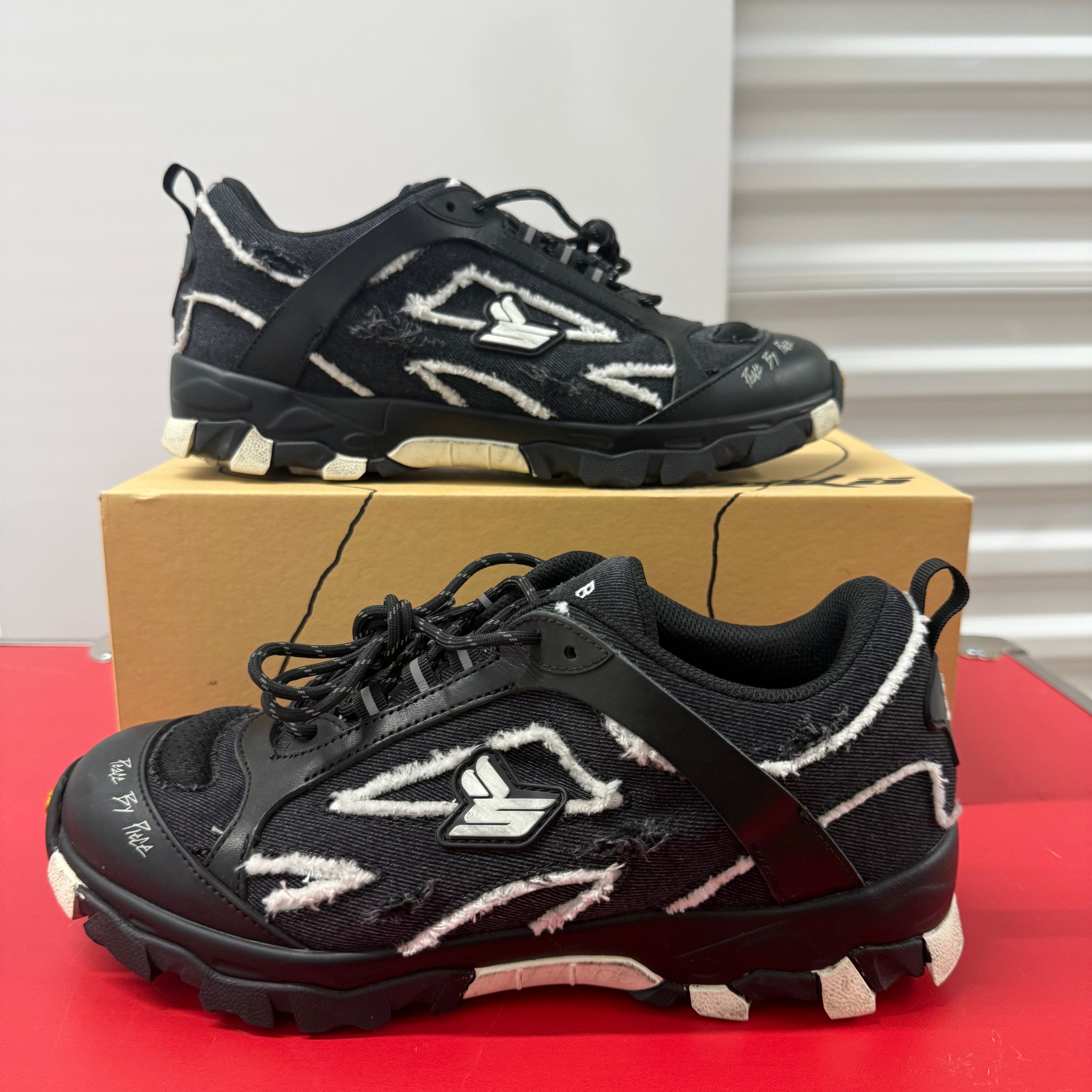 Sicko Black XVessel Hiking Shoe Size 9